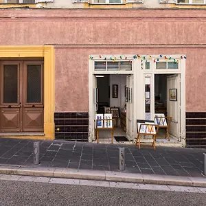 Apartment 8 Condamine - Stylish In Old Town - 2 Pieces - 300m De La