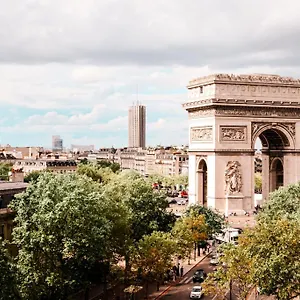 Grand Champs-elysees ***** Paris