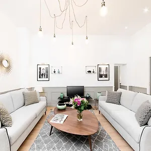 Apartment Livinparis - Luxury 3 & 4 Bedrooms Montmartre I, Paris
